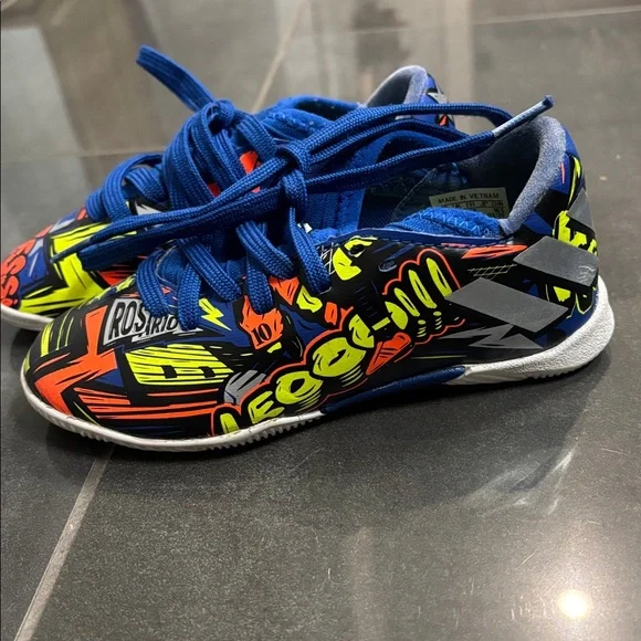 Nemeziz Messi addidas soccer shoes- Blue, Yellow, Red - Picture 15 of 17